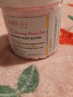 AMINAH Strawberry Pound Cake Whipped Body Butter - Pink